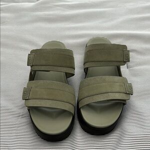 Authentic UGG Women’s Zayne Slide II.